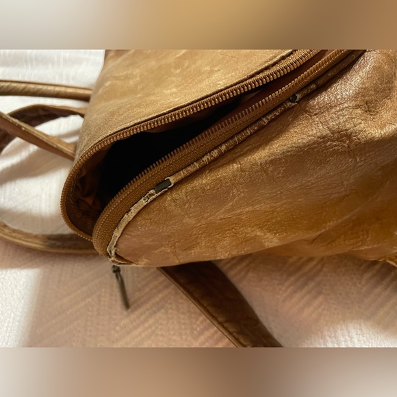 Vintage brown leather backpack - Picture 3 of 9